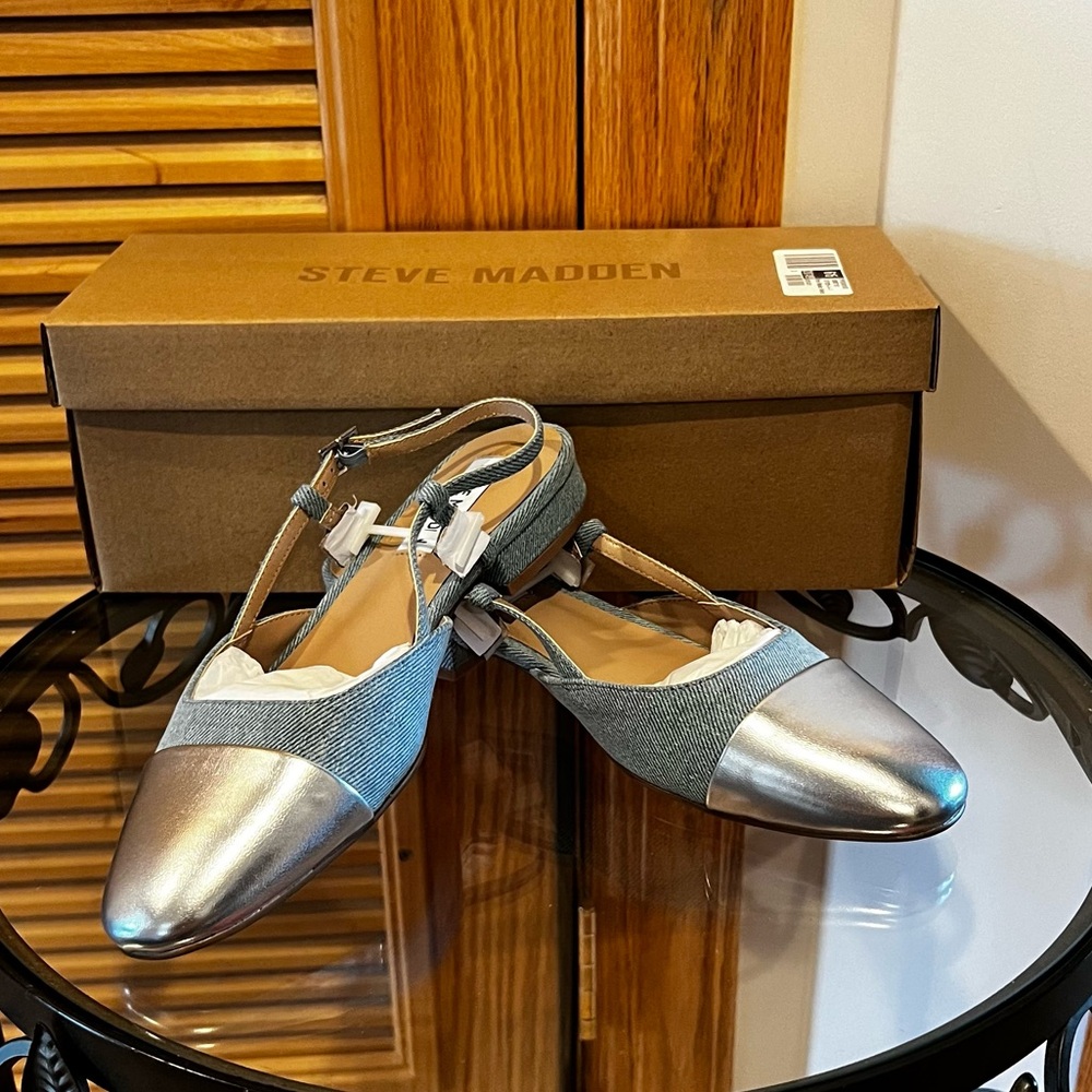 Steve Madden Denim & Silver Flats - Size 7.5 NWT 💙🩶